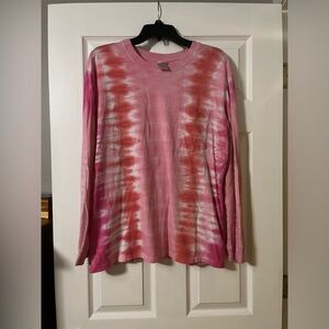 Girls long sleeve shirt.